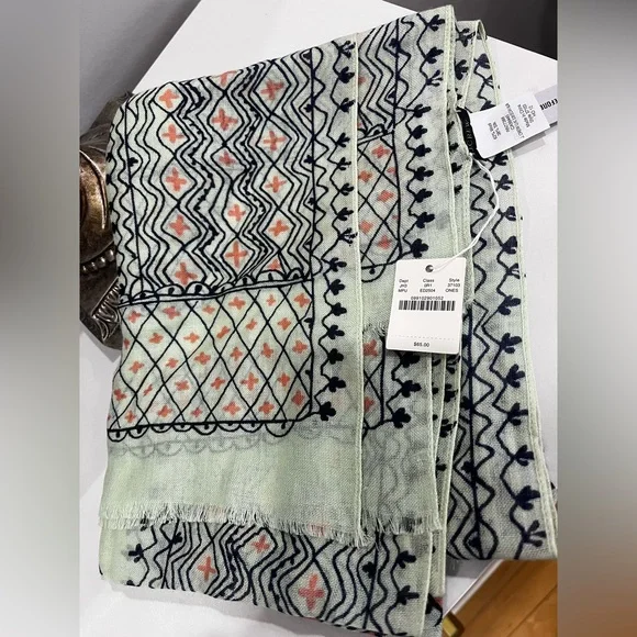 🆕J. Crew Geometric Print Scarf in Mint, Peach, and Navy - Picture 2 of 5